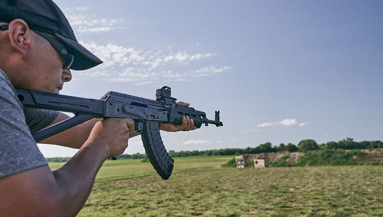 Bushnell RXS-100 Reflex Sight mounted on an assault rifle at a firing range