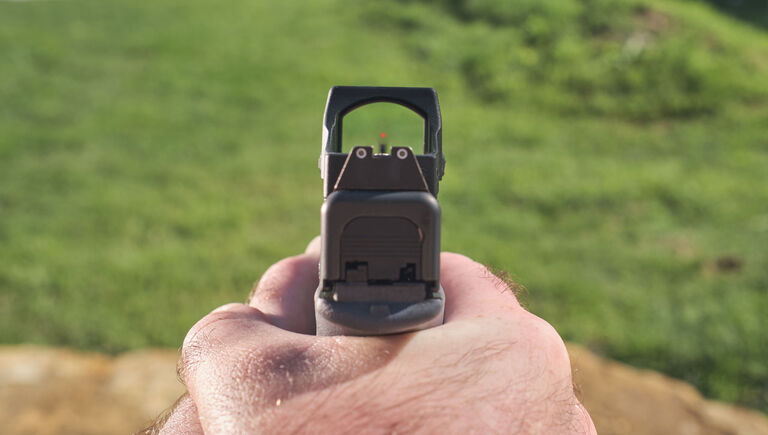 1st person perspective view through the Bushnell RXS-250 Reflex Sight